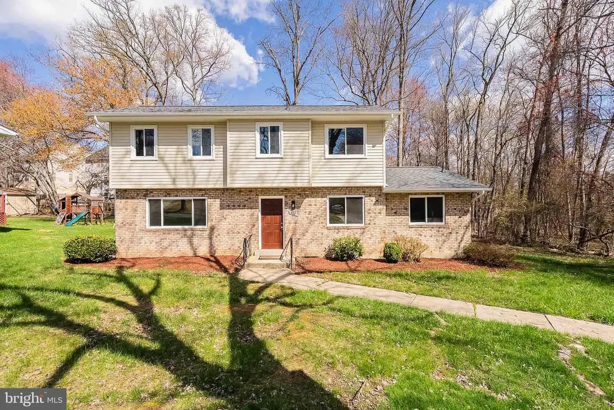 402 Warburton Oaks Dr, Fort Washington, MD 20744 - #1