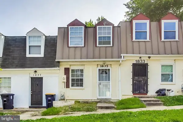 1835 Village Green Dr, HYATTSVILLE, MD 20785