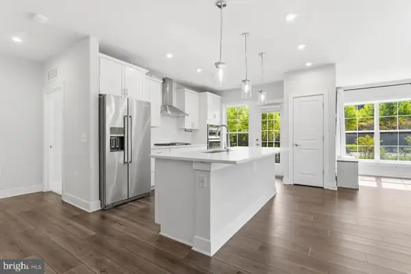 102 Saint Ives Pl, OXON HILL, MD 20745