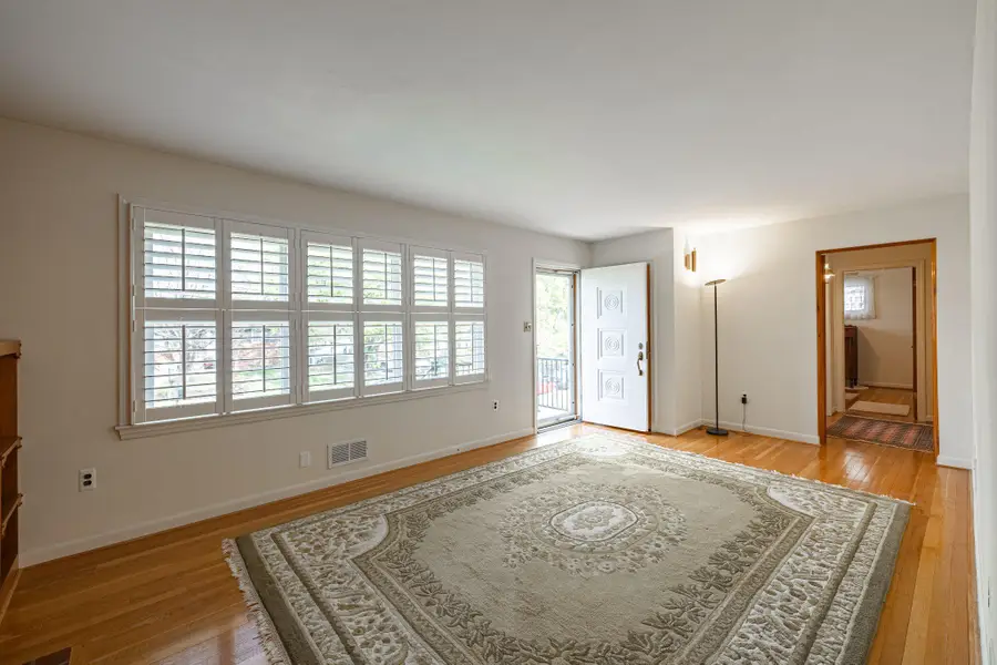 10904 Fleetwood Dr, Beltsville, MD 20705 - #2