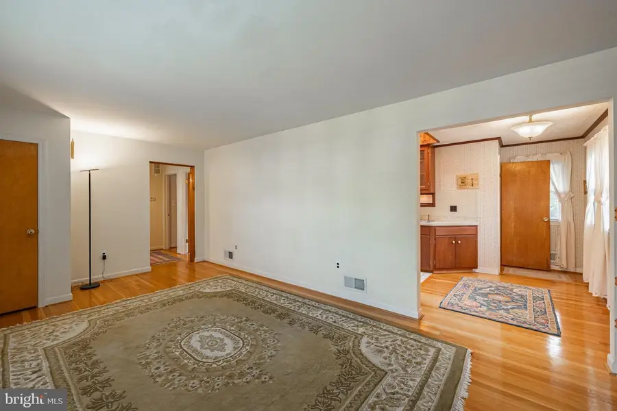 10904 Fleetwood Dr, Beltsville, MD 20705 - #3