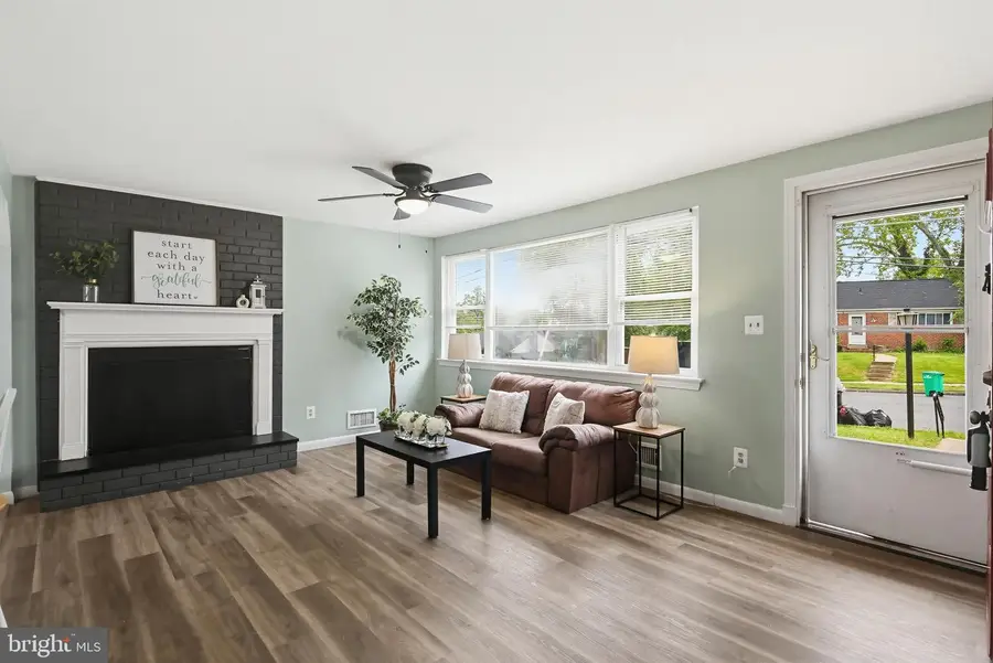 1906 Merrimac Dr, Hyattsville, MD 20783 - #3