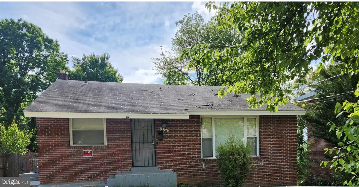 5301 Kenmont Rd, Oxon Hill, MD 20745 - #1