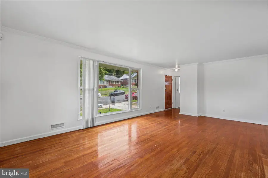 5301 Kenmont Rd, Oxon Hill, MD 20745 - #3