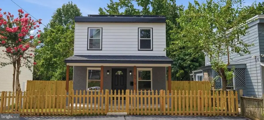 5919 Crown St, Capitol Heights, MD 20743 - #2