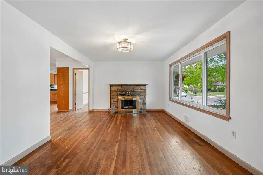 10909 Fleetwood Dr, Beltsville, MD 20705 - #2