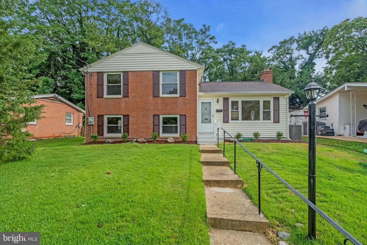 7536 Abbington Dr, Oxon Hill, MD 20745 - #1
