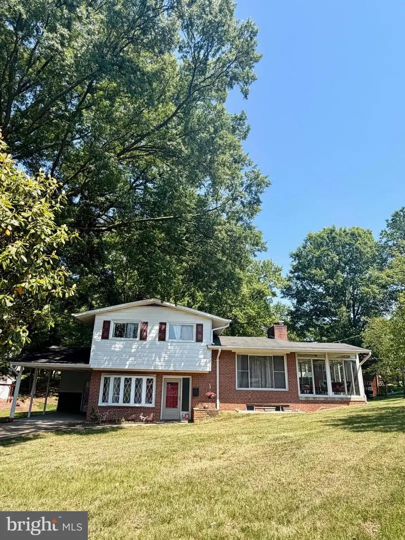 25 Panorama Dr, Oxon Hill, MD 20745 - #1