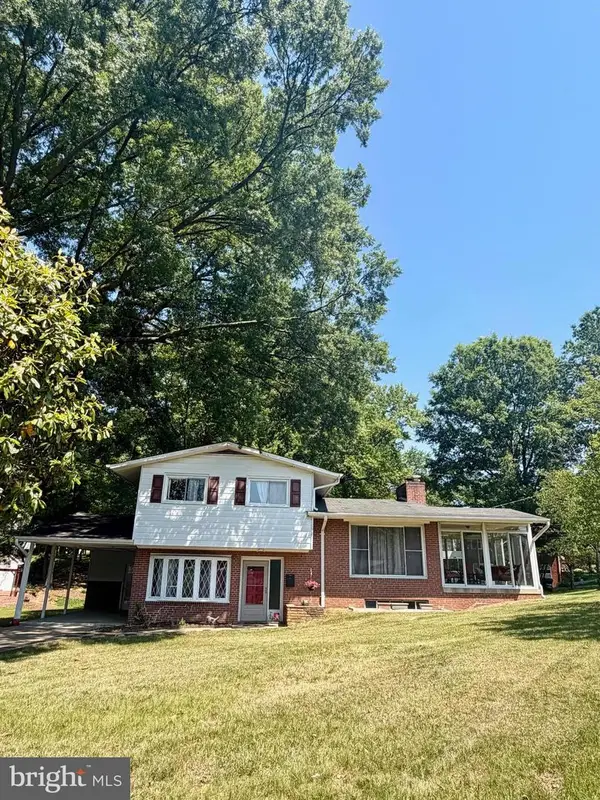 25 Panorama Dr, OXON HILL, MD 20745
