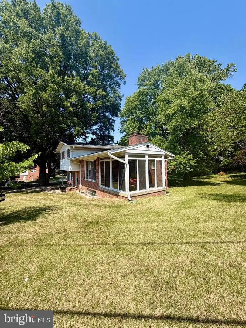 25 Panorama Dr, Oxon Hill, MD 20745 - #2