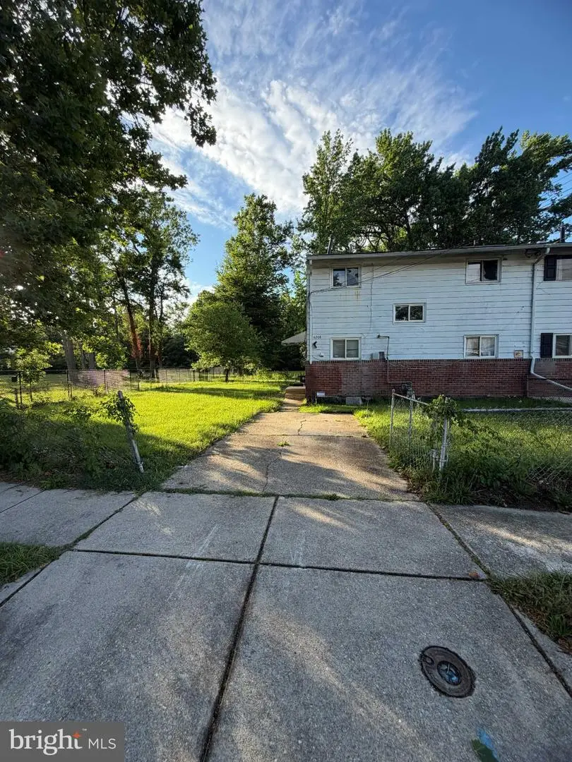 6208 Seat Pleasant Dr, Capitol Heights, MD 20743 - #2