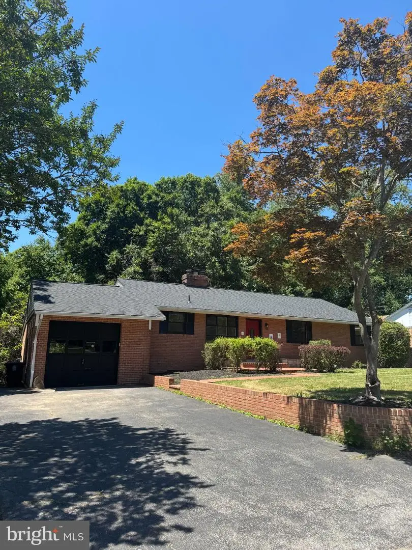 5911 Lambert Dr, Temple Hills, MD 20748 - #2