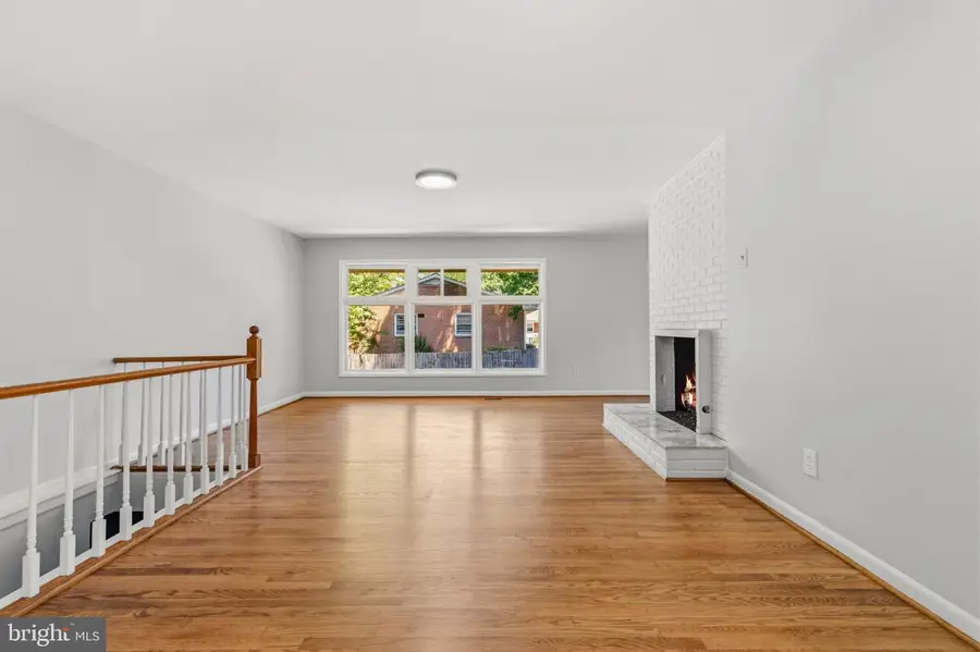 9610 Wellington St, Lanham, MD 20706 - #3