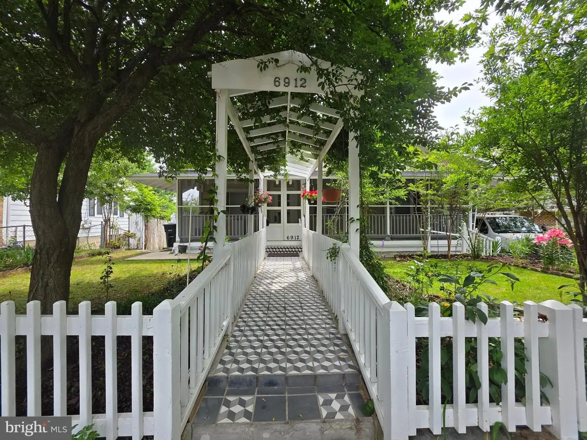 6912 Furness Ave, Oxon Hill, MD 20745 - #1