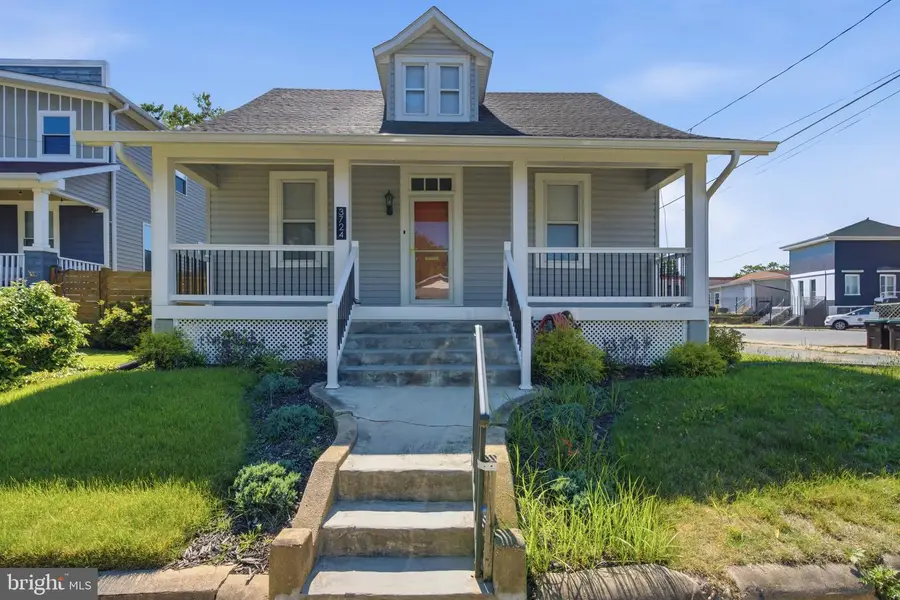 3724 35th St, Mount Rainier, MD 20712 - #2