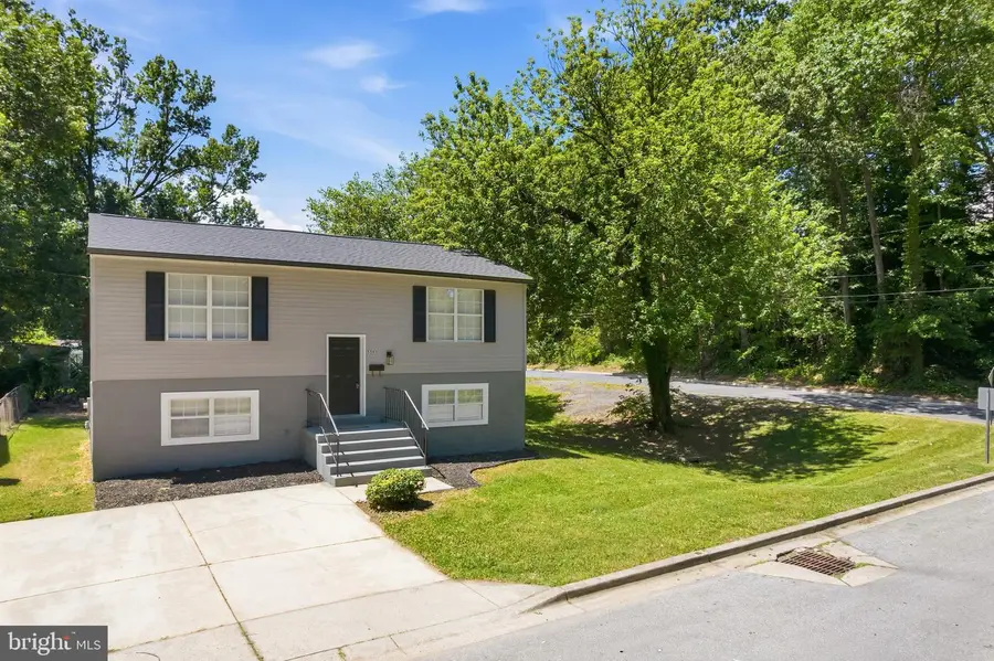 5303 Cumberland St, Capitol Heights, MD 20743 - #2