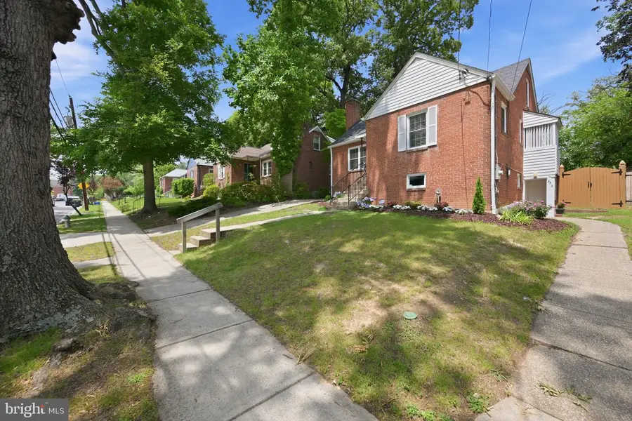 3512 Longfellow St, Hyattsville, MD 20782 - #2