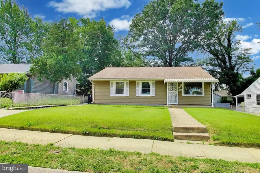 1105 Wentworth Dr, Oxon Hill, MD 20745 - #2