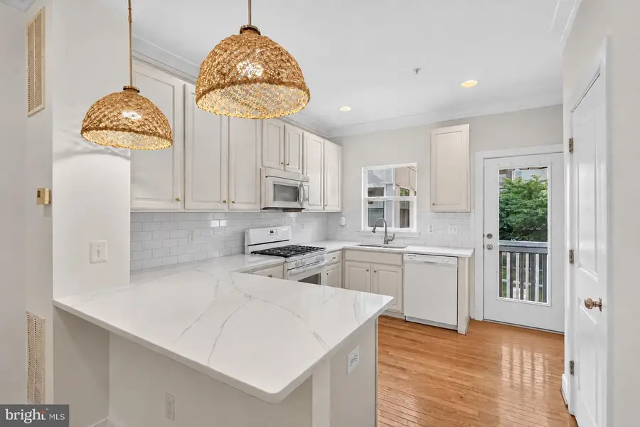 4548 Longfellow St, Hyattsville, MD 20781 - #2