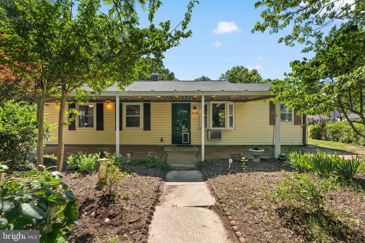 905 Lindsay Rd, Oxon Hill, MD 20745 - #1