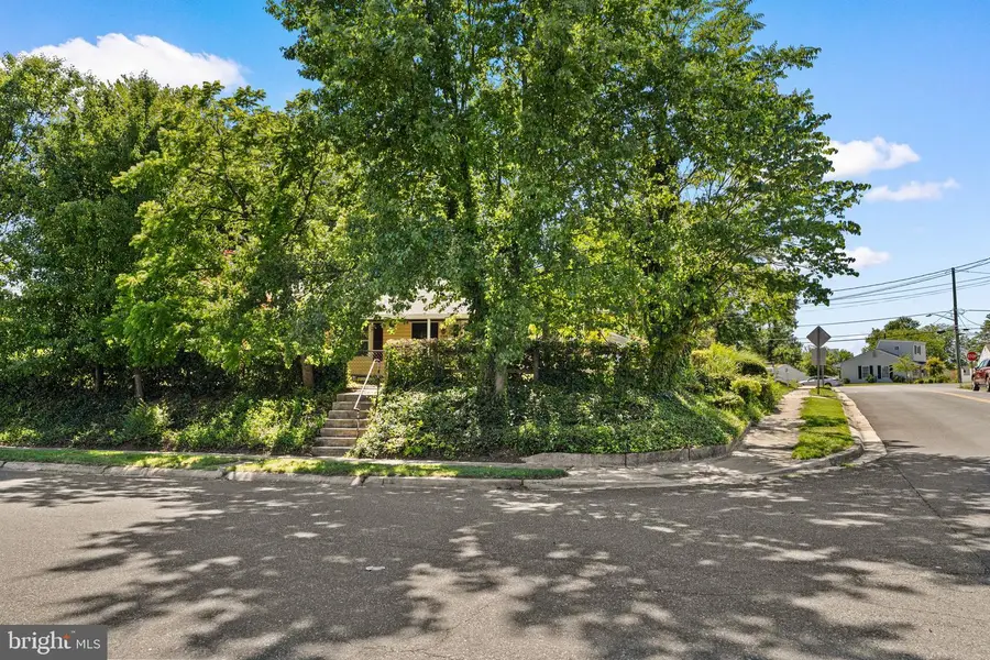 905 Lindsay Rd, Oxon Hill, MD 20745 - #3