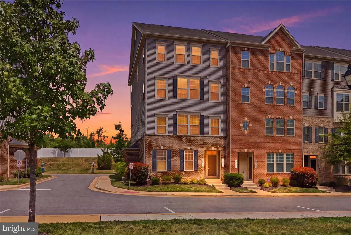 10102 Dorsey Ln, Lanham, MD 20706 - #1