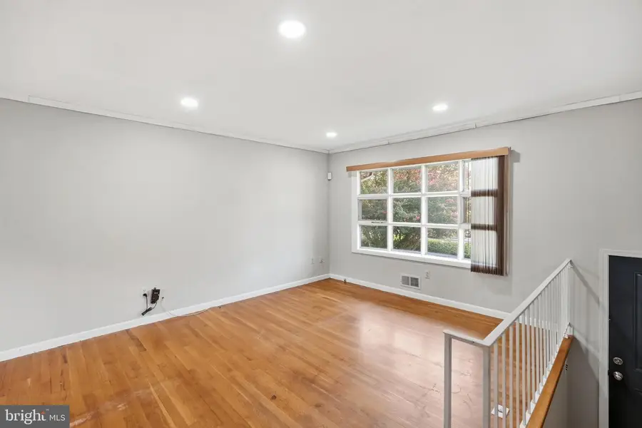 23 Daimler Dr, Capitol Heights, MD 20743 - #2