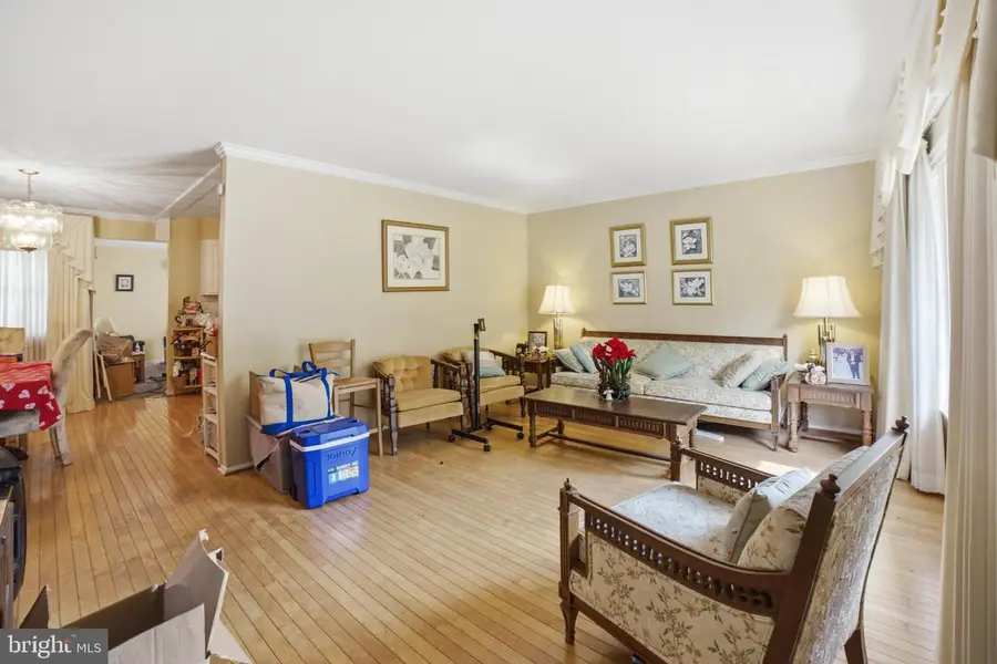 907 Logwood Rd, Capitol Heights, MD 20743 - #2