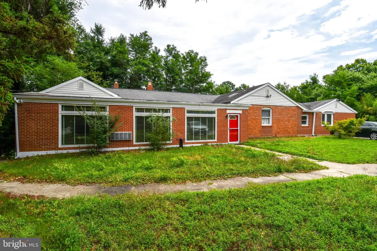 301 Loureiro Ln, Oxon Hill, MD 20745 - #1