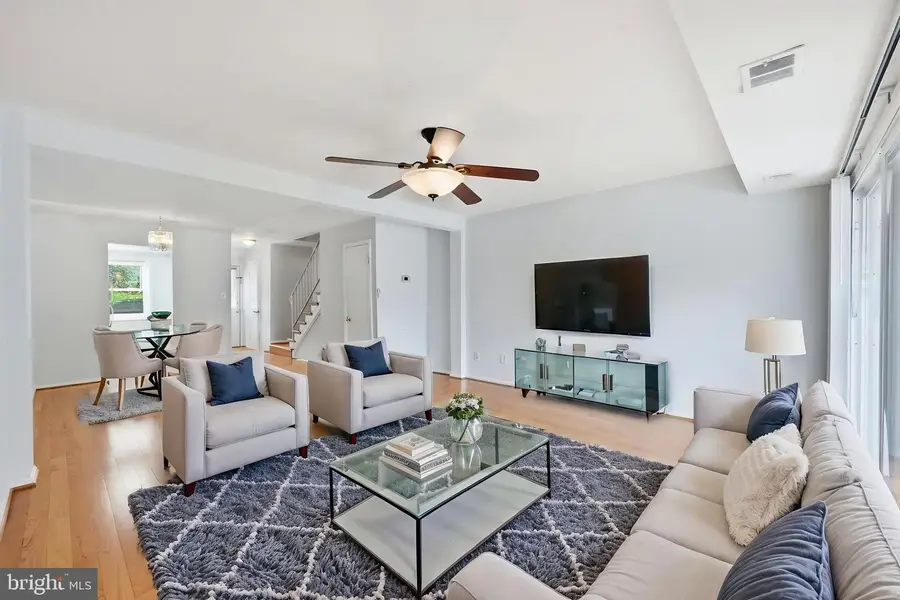 8026 Lakecrest Dr, Greenbelt, MD 20770 - #2
