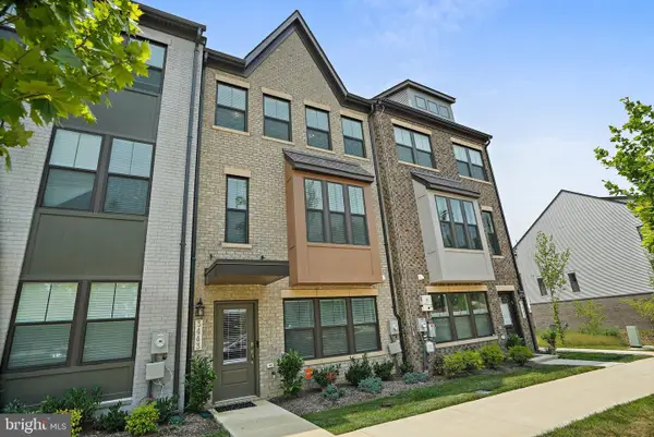 3443 Carnaby St, HYATTSVILLE, MD 20782