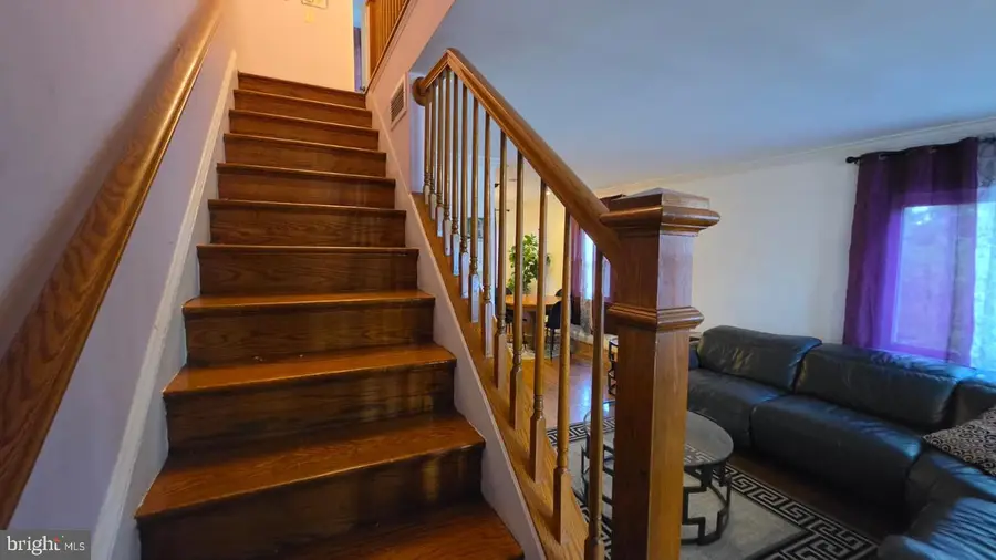 5448 Macbeth St, Hyattsville, MD 20784 - #3