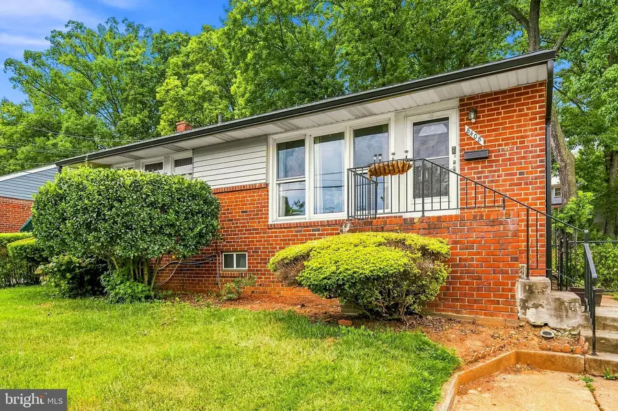 8408 Carrollton Pkwy, Hyattsville, MD 20784 - #3