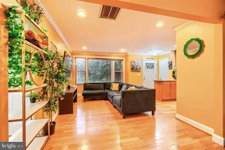 6716 Stockton Ln, Hyattsville, MD 20784 - #3