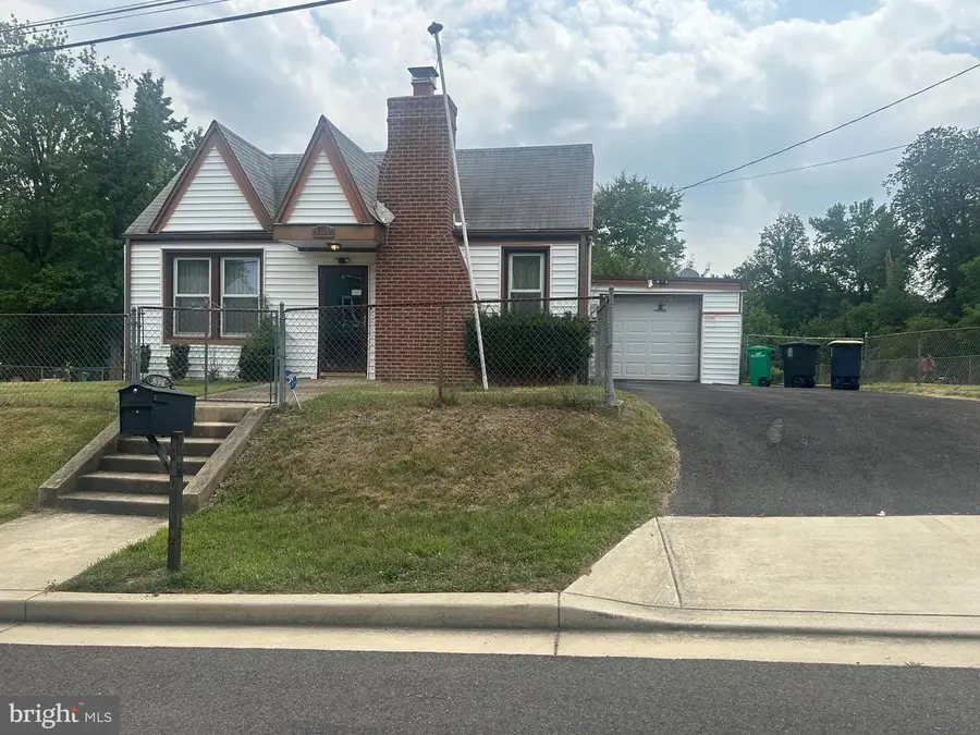 8135 Comet Dr, Fort Washington, MD 20744 - #2