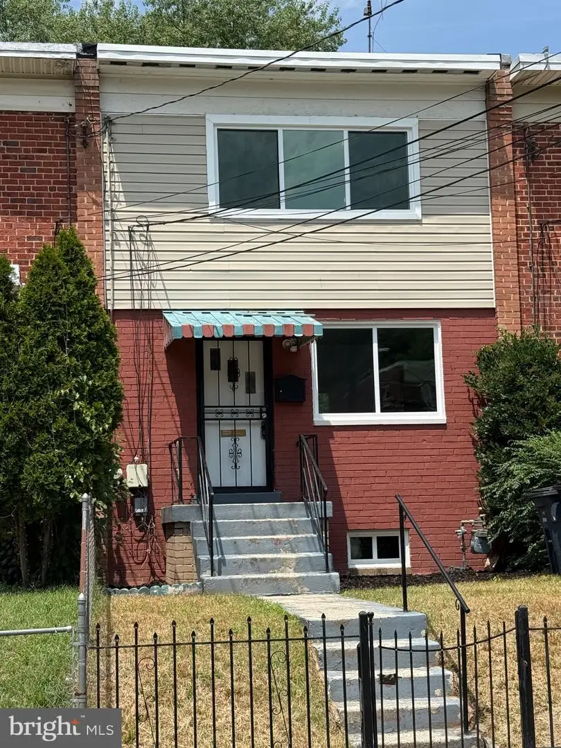 5826 Jamestown Rd, Hyattsville, MD 20782 - #1
