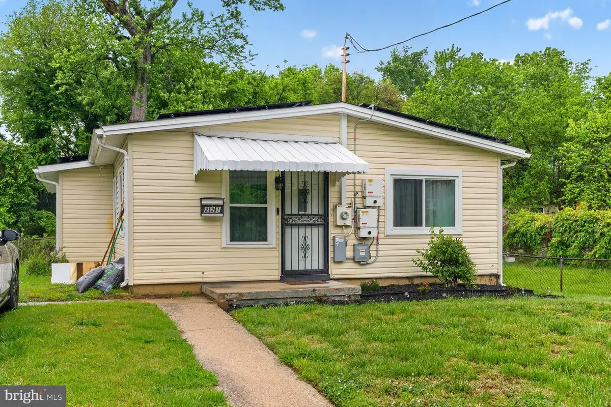 221 Seneca Dr, Oxon Hill, MD 20745 - #1