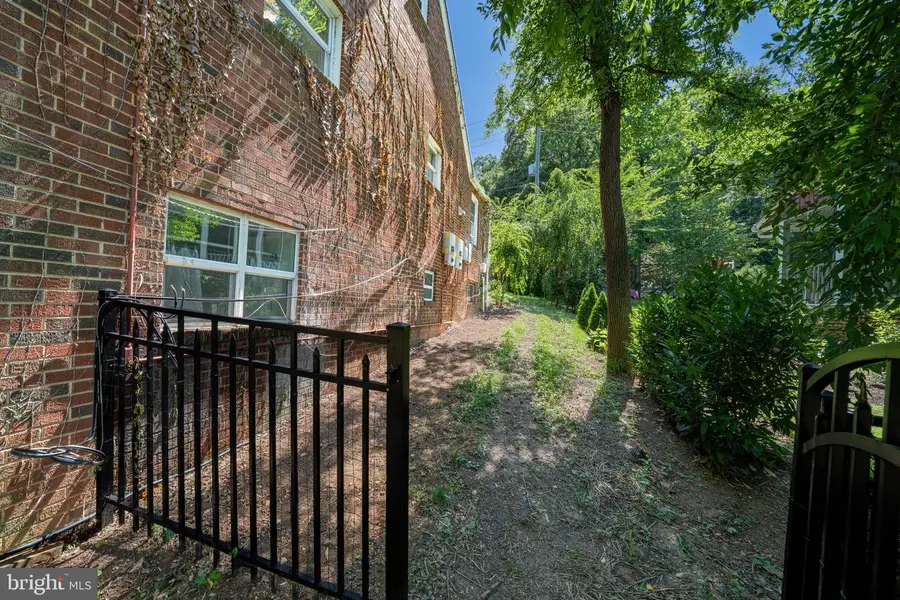 18 Lakeside Dr, Greenbelt, MD 20770 - #2