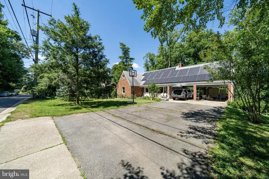 18 Lakeside Dr, Greenbelt, MD 20770 - #3