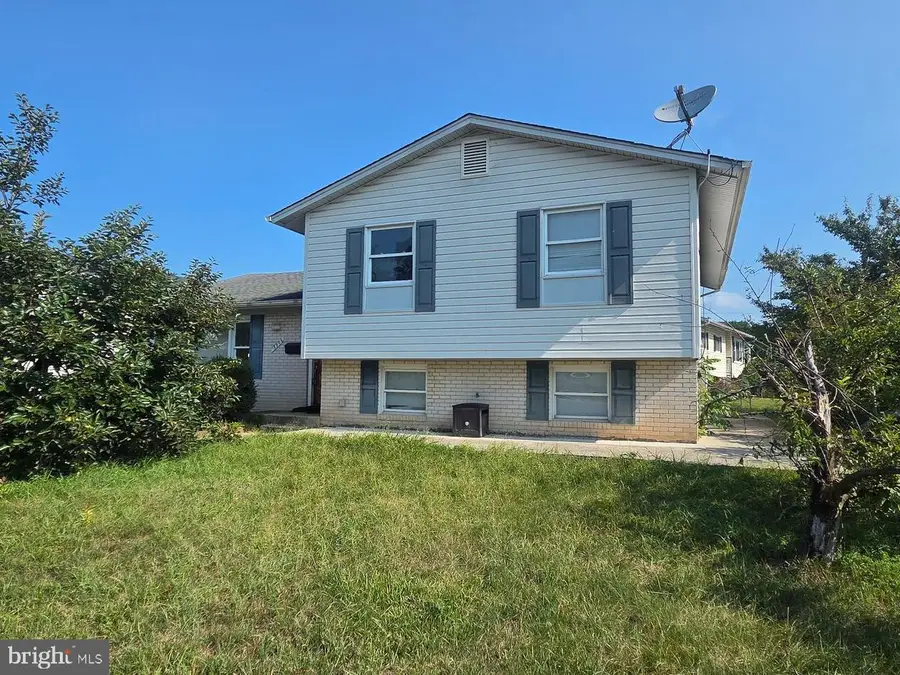 7906 Dawnwood Ct, Lanham, MD 20706 - #2