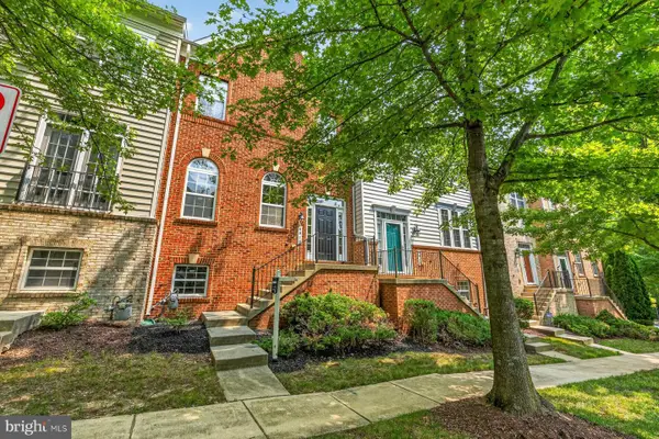 8010 Homefield Dr, LANDOVER, MD 20785