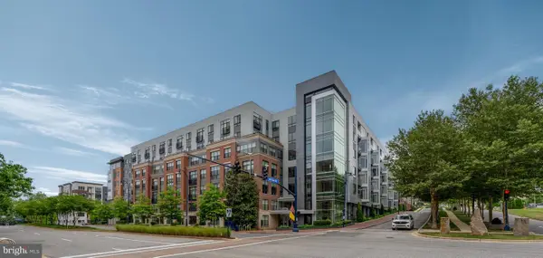 145 Riverhaven Dr #131, OXON HILL, MD 20745