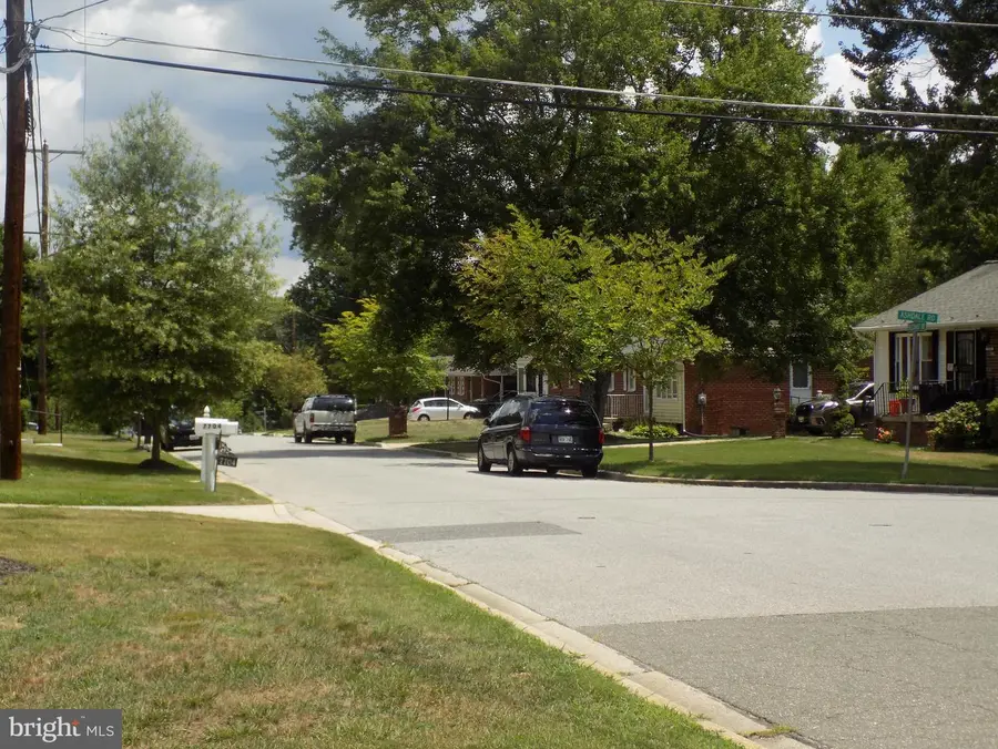 7702 Beechnut Rd, Capitol Heights, MD 20743 - #3