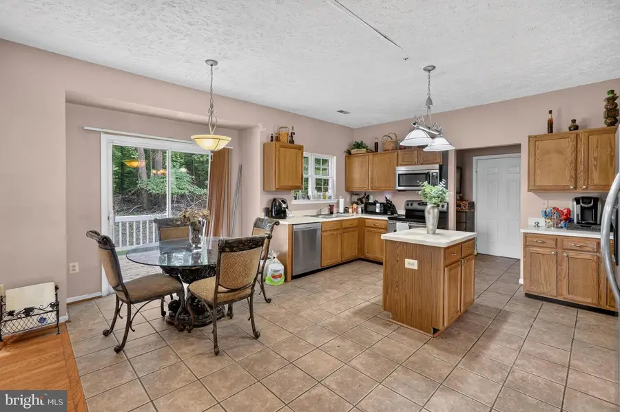9106 Helmsley Dr, Clinton, MD 20735 - #3