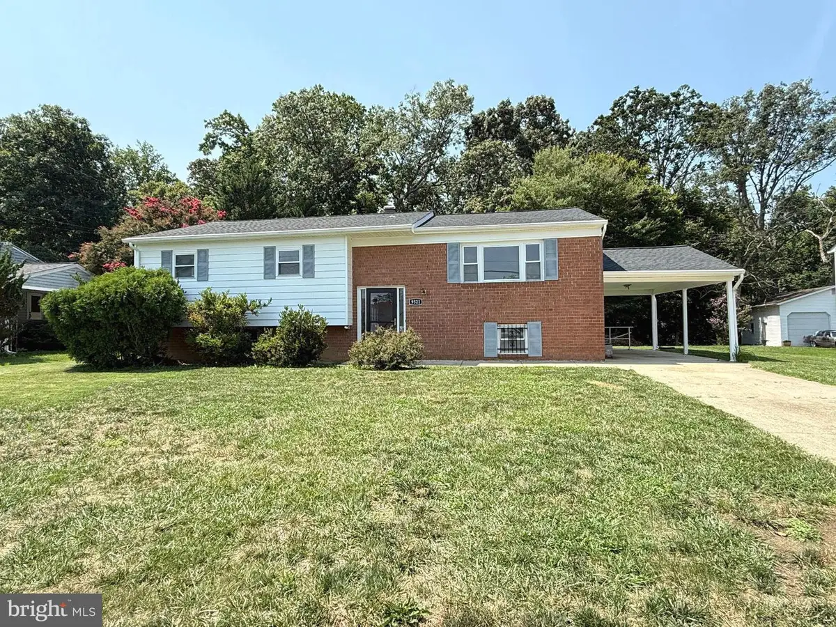 9521 Gwynndale Dr, Clinton, MD 20735 - #1