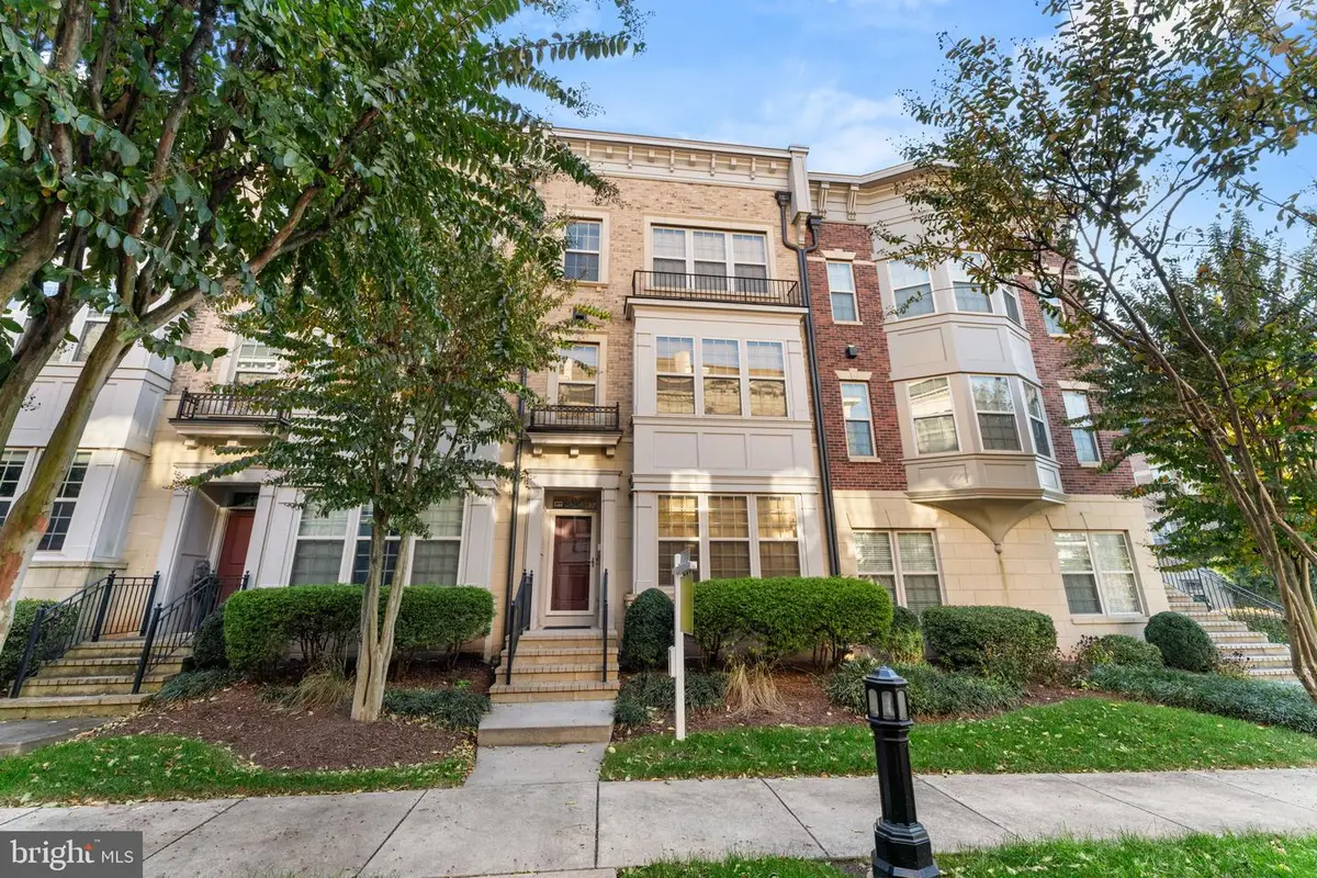 602 Overlook Park Dr, National Harbor, MD 20745 - #1