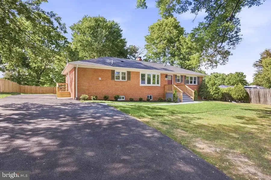 6620 Napoli Rd, Temple Hills, MD 20748 - #3