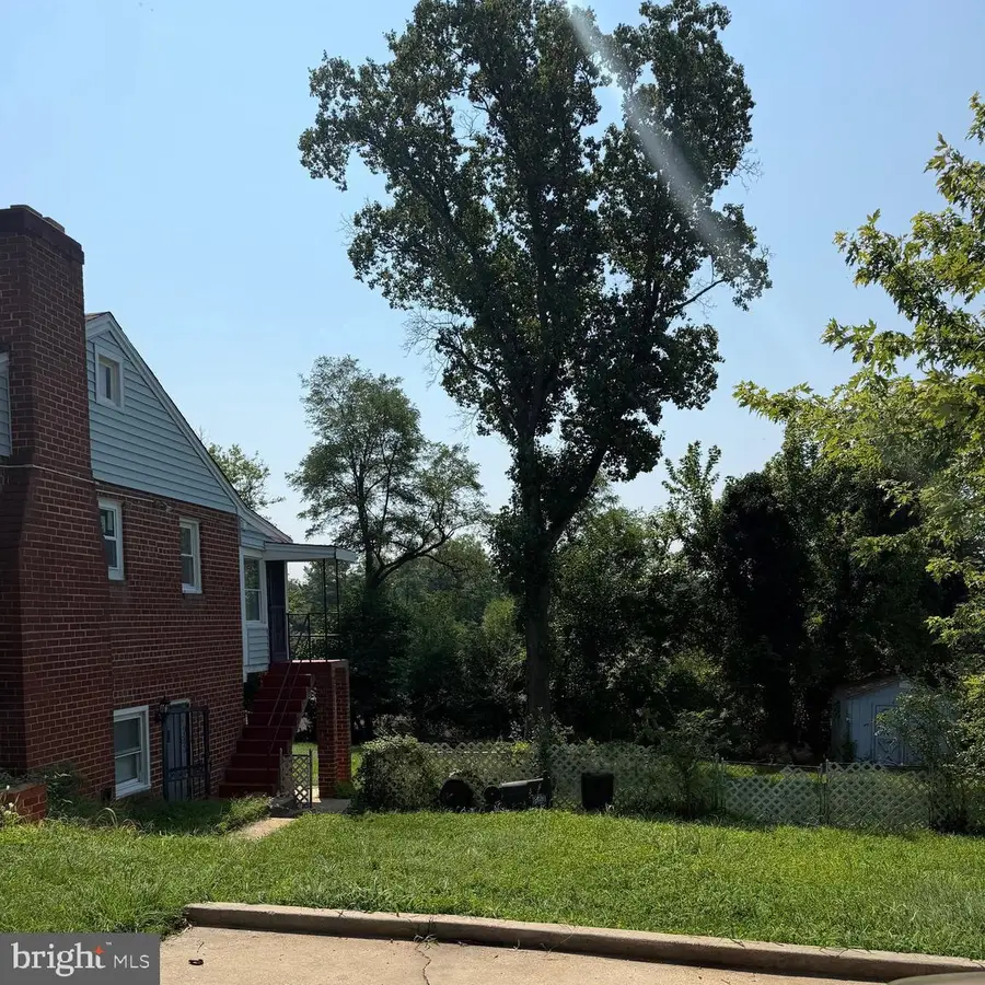 1729 Iverson St, Oxon Hill, MD 20745 - #2