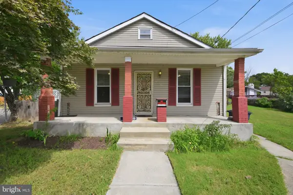809 Eastern Ave, FAIRMOUNT HEIGHTS, MD 20743