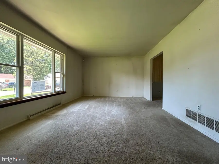 9512 Small Dr, Clinton, MD 20735 - #2